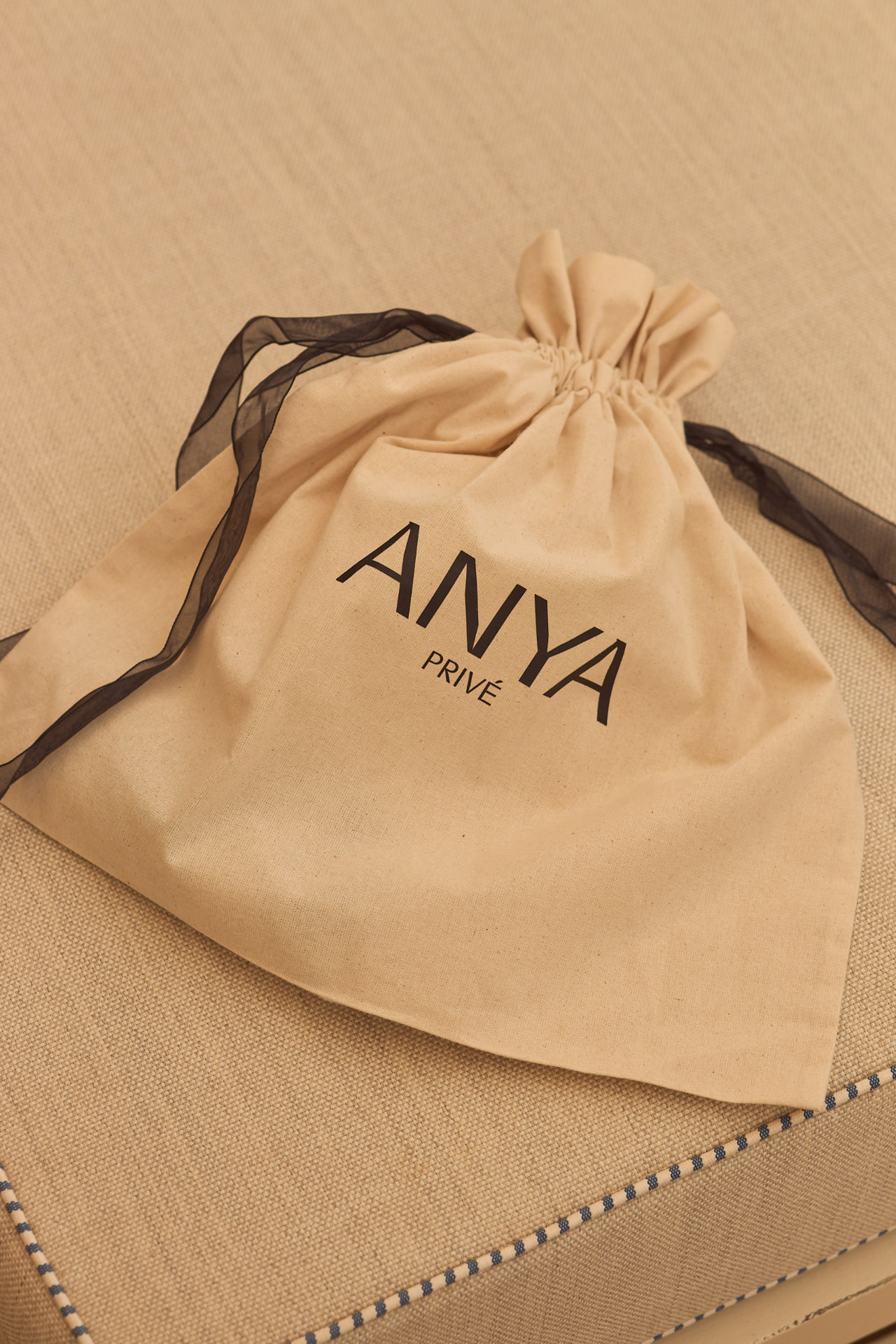 Anya Privé cotton dust bag with organza ribbon